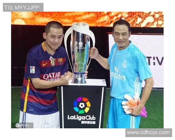 苏醒足球明星照片展现运动员风采与激情的完美瞬间