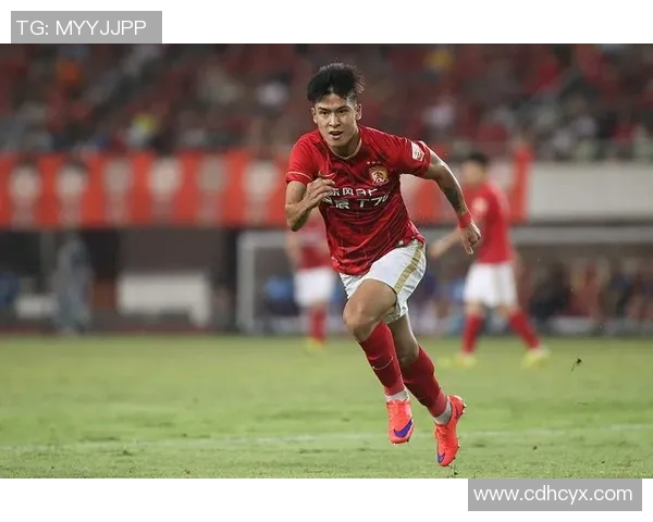 吴芳专访:从青涩小将到网球明星的奋斗与成长之路 吴芳专访:从青涩小将到网球明星的奋斗与成长之路